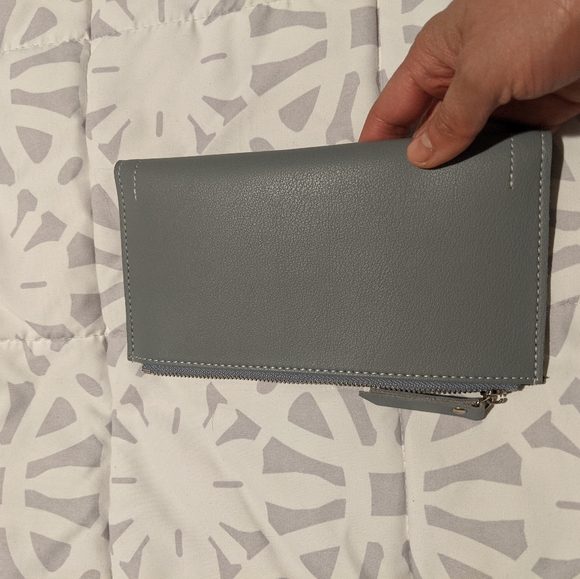 NWT miniso blue clutch/wallet - Picture 3 of 4